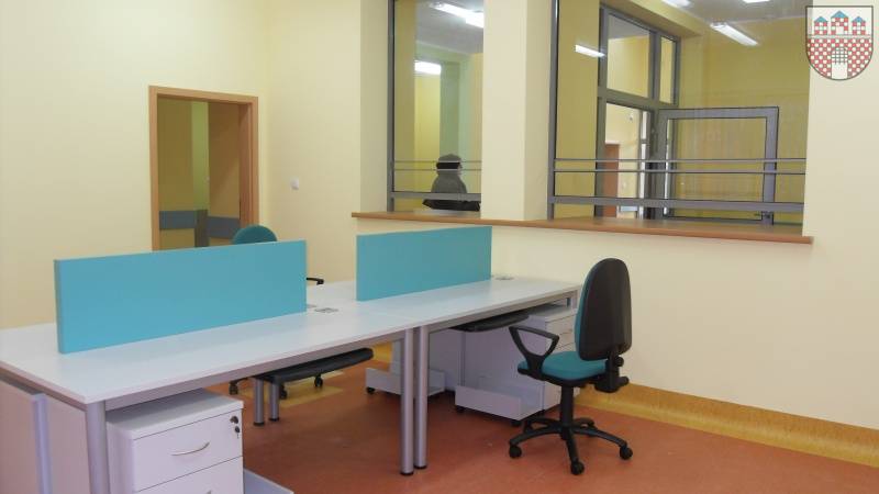 : Nowa sala do rejetracji pacjentów w nowym ośrodku zdrowia.